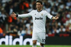 Mesut &Ouml;zil i&ccedil;in b&uuml;y&uuml;k kapışma!
