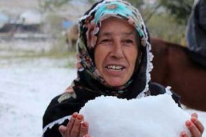 Ağustos ayında beyaza b&uuml;r&uuml;nd&uuml;