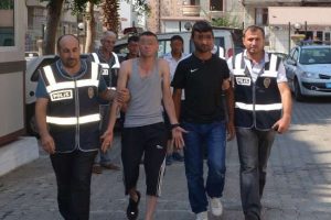 Belediyenin bilgisayarlarını &ccedil;alan hırsızlar yakalandı