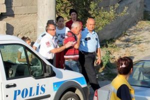 Boşandığı eşiyle g&ouml;r&uuml;şemeyince intihara kalkıştı