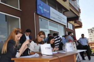 İşsizler kura i&ccedil;in birbirine girdi