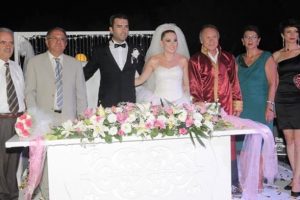 Aşk ser&uuml;veni nikah masasında ta&ccedil;landı