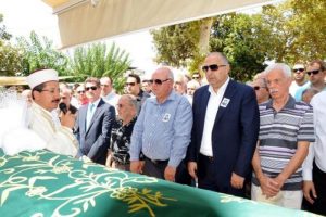 Hilmi &Ouml;zk&ouml;k, kuzeninin cenazesine katıldı