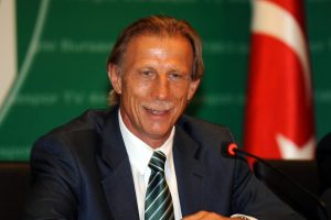 "Futbolcularım Bursaspor formasının kıymetini anlamalı"