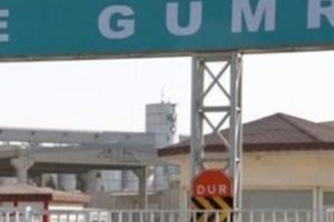 Ak&ccedil;akale Sınır Kapısı'nda ge&ccedil;işler durdu