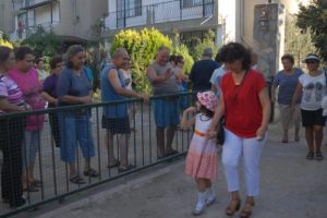 Anne-kıza duygusal uğurlama