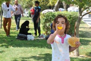 İ&ccedil; savaştan ka&ccedil;an Suriyeliler, Konya'da parklarda kalıyor