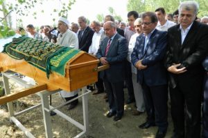 İl Genel Meclisi &Uuml;yesi Ekrem U&ccedil;ar toprağa verildi