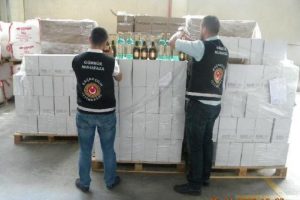 İ&ccedil;ki şişesinde suyla b&uuml;y&uuml;k vurgun