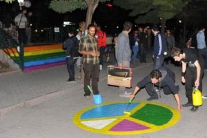 G&ouml;kkuşağı gibi yaptılar