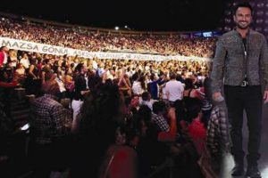 Tarkan'ı utandıran pankart