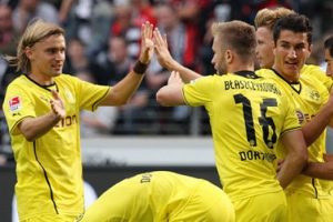Dortmund liderliğini s&uuml;rd&uuml;rd&uuml;