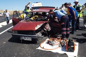 Otomobiller kafa kafaya &ccedil;arpıştı