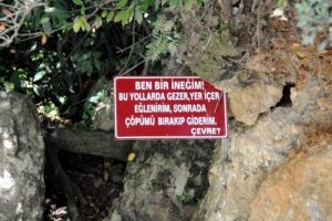 Kaplıcadaki kirliliğe tabelalı tepki