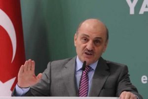 Bakan, d&ouml;n&uuml;ş&uuml;m&uuml;n kitabını yazdı!