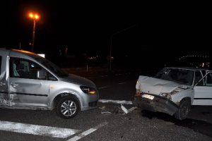 Alkoll&uuml; s&uuml;r&uuml;c&uuml; dehşeti: 6 yaralı
