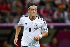 &Ouml;zil'den 5 yıllık imza