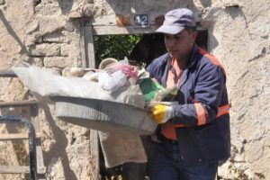 Bu evden 3 ton &ccedil;&ouml;p &ccedil;ıktı
