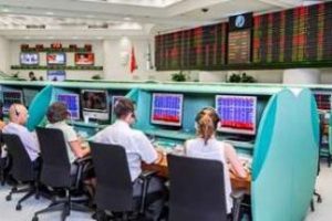 Borsa d&uuml;şt&uuml;, dolar &ccedil;ıkışta