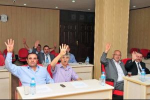 Eller "Rabia" işareti i&ccedil;in kalktı