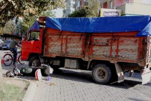 Motosiklet ile kamyonet &ccedil;arpıştı
