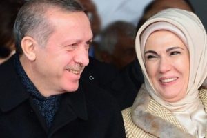 "Bir aşık olduk pir aşık olduk"