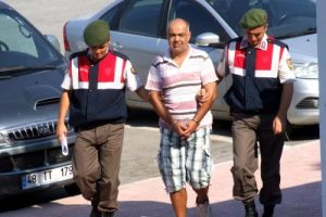 &Ccedil;aldığı eşyalarla ev d&ouml;şemiş