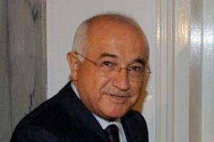Cemil &Ccedil;i&ccedil;ek'ten baş&ouml;rt&uuml;s&uuml; &ccedil;ıkışı