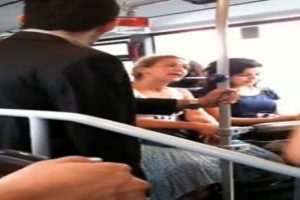 Metrob&uuml;ste yanına erkek yolcu oturtmadı