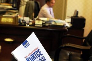 K&uuml;rt&ccedil;e'de alfabe tartışması