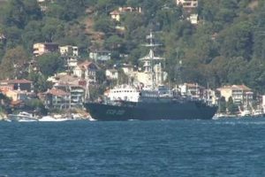 Rus savaş gemileri Boğaz'da