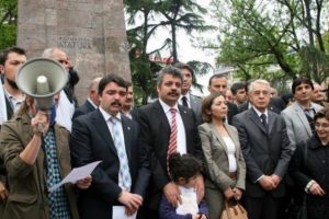 İş&ccedil;i Partililerden protesto