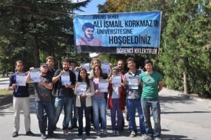 Kamp&uuml;se Ali İsmail Korkmaz pankartı asıldı