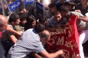 Adliye &ouml;n&uuml;nde arbede
