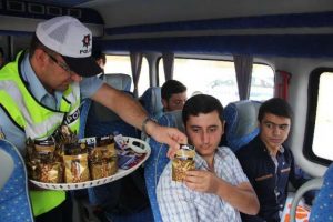 B&ouml;yle olur &Ccedil;orumlunun &ouml;d&uuml;l&uuml;, kazanana leblebi