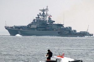 Rus gemileri İstanbul Boğazı'ndan ge&ccedil;ti