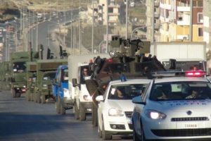 Suriye sınırına askeri sevkiyat s&uuml;r&uuml;yor