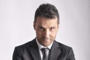 &Uuml;nl&uuml; sanat&ccedil;ıdan "israf" mesajı