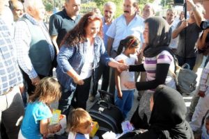 Akkiraz cemevinde kalan Suriyelileri ziyaret etti