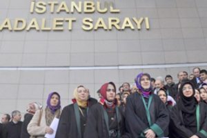 O hakimlere dava a&ccedil;ılıyor!