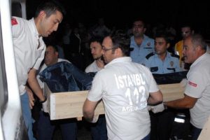 Yolun karşına ge&ccedil;mek isterken canından oldu