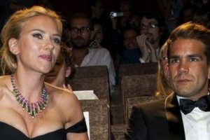 D&uuml;nyaevine girmeye hazırlanıyor...