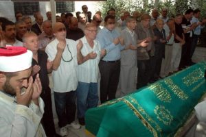 Sinan Toros toprağa verildi