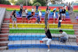 Antalya'da merdiven boyama eylemi