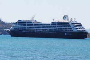 Dev gemi Fethiye K&ouml;rfezi'ne yanaşamadı
