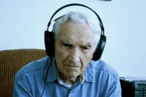 75 yıllık eşi i&ccedil;in şarkı yazdı