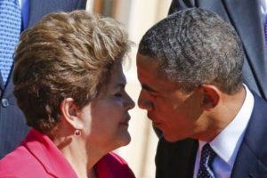Obama'dan Rousseff'e samimi &ouml;p&uuml;c&uuml;k
