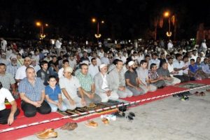 Şanlıurfa'da Mısır ve Suriye i&ccedil;in dua gecesi