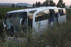 Otob&uuml;s devrildi: 46 yaralı