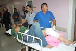 Alacak davasında yaralandı